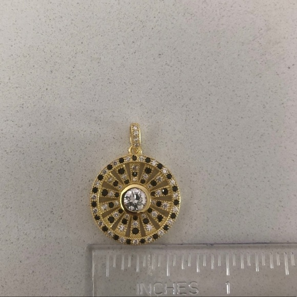 The VEGA Pendant Set (Black & Gold) - Picture 7 of 9